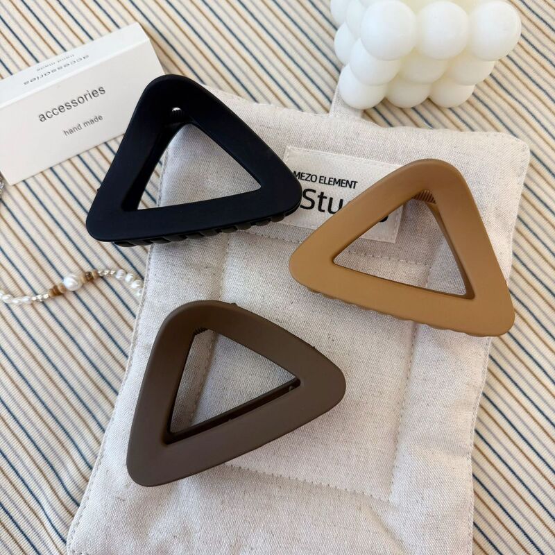 New Simple Triangular Claw Clip, High-End Shark Clip Hairpin, Hairpin for the Back of the Head, Women's Hairpin, Hair Accessories Wholesale