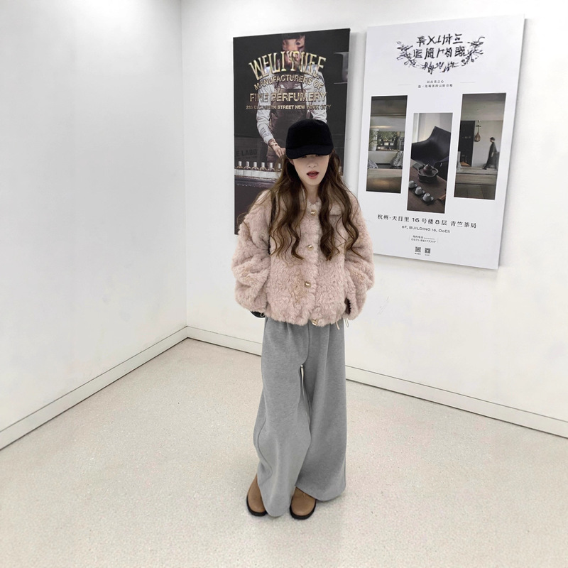 Small Lake Lamb Fur Coat with Turn-Down Collar, Stand Collar, and Eco-Friendly Faux Fur for Women, Winter 2026, Integrated Leather and Fur, Suitable for Petite Sizes