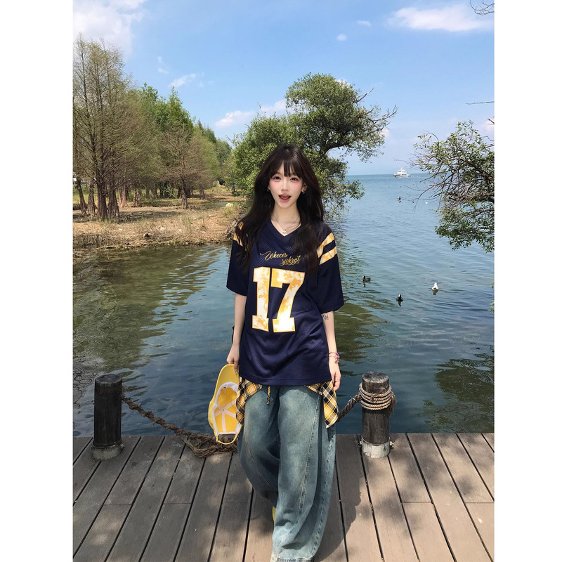 アメリカンレトロハイストリート V ネック半袖 Tシャツ女性のための夏 2025 新しいオーバーサイズカジュアルスポーツカップルトップトレンディ|undefined