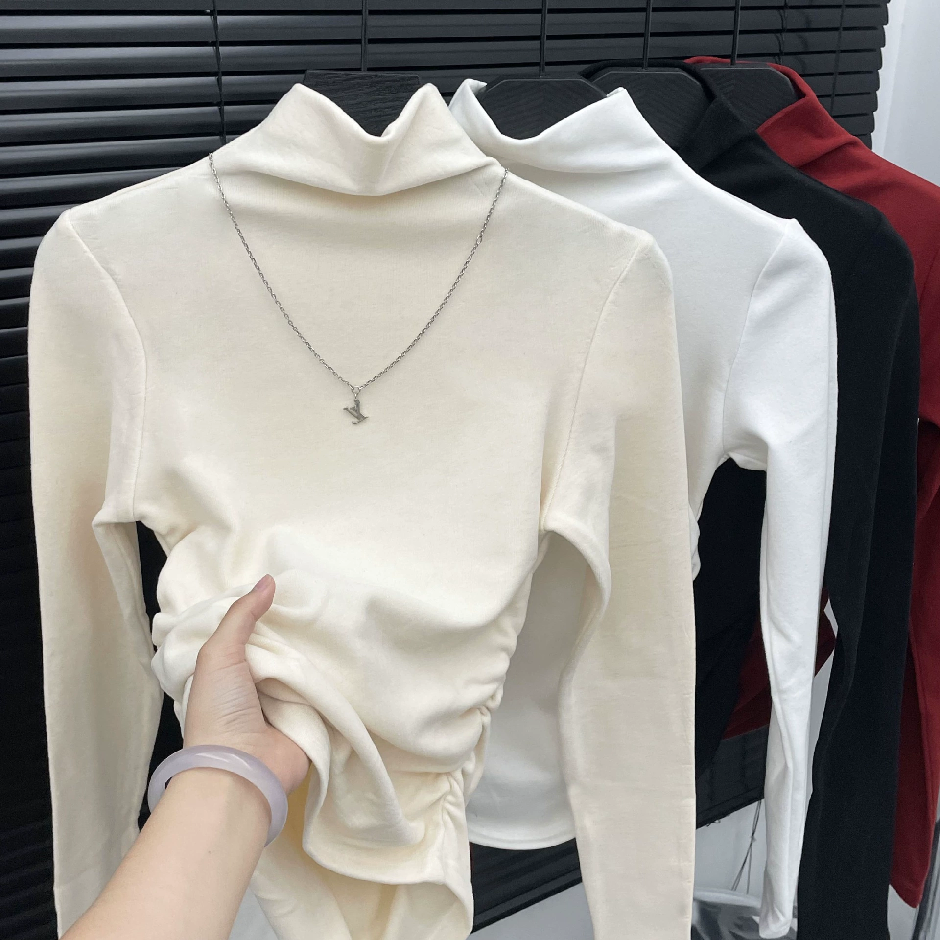 Американский левый воротник с половинным плечом