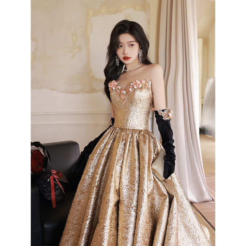 Vestido de novia estilo 2026, sencillo, sin tirantes, moderno, elegante, para banquete, estilo socialité.