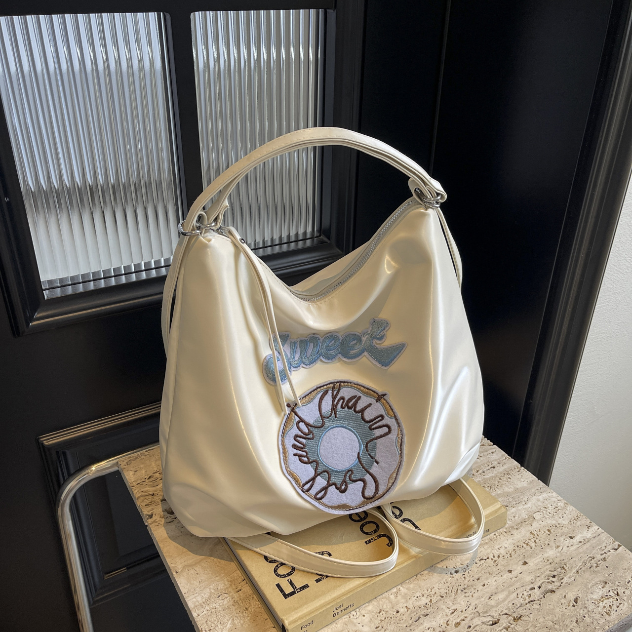 Trendy Multiple Back Methods Stor Kapacitet til Kvinder 2024 Nye Tasker Letter Pendler Skuldertaske Studenterygsæk_voghion.com