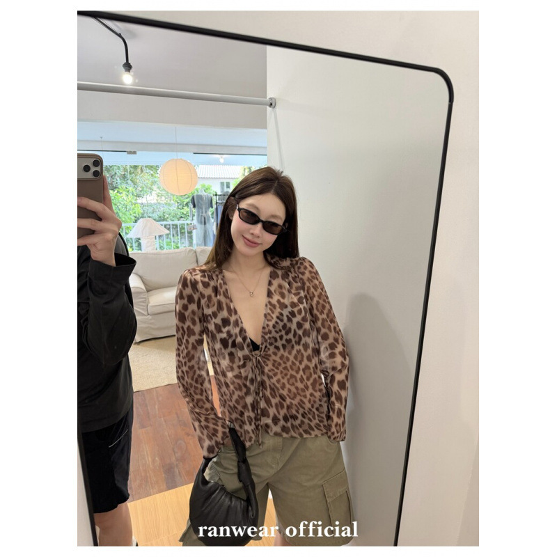 In-stock semi-sheer blouse, sun-protective leopard print shirt, V-neck top, retro semi-sheer textured tie-up long-sleeve T-shirt for hot girls