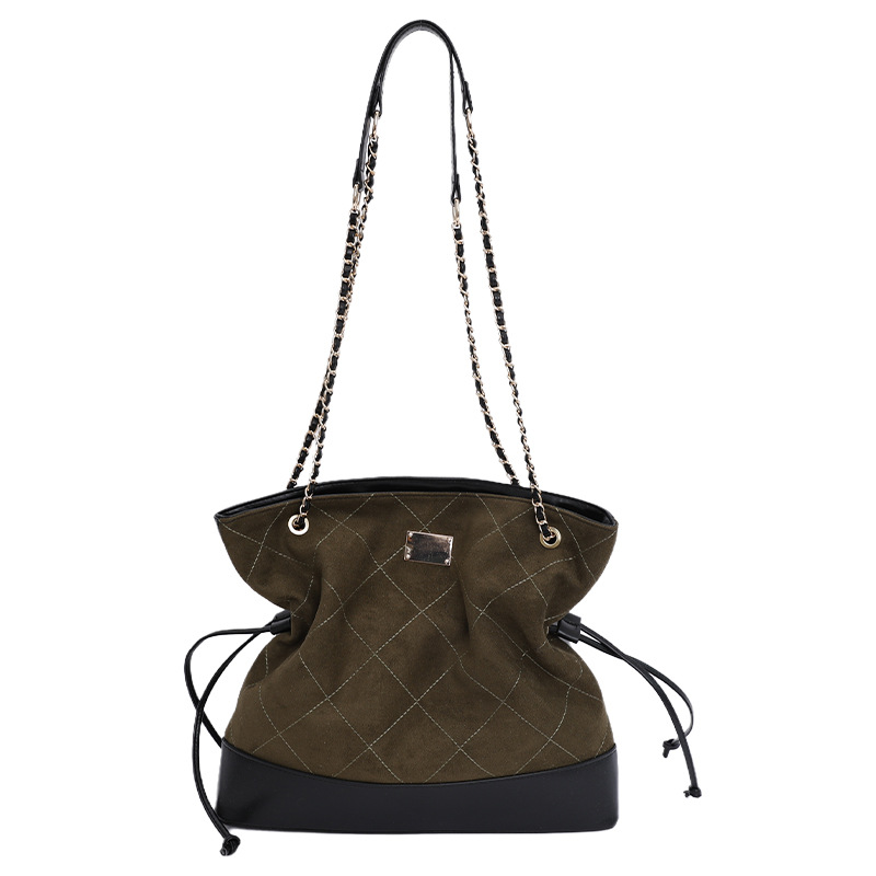 Bolsa de cadena de diamante transfronteriza retro bolso de cubo de agua mujer otoño y invierno 2025 nuevo empalme mochila de hombro de viaje