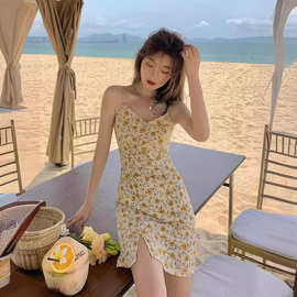 小开叉V领黄色碎花法式吊带连衣裙温柔风甜美梗桔初恋短裙子女夏