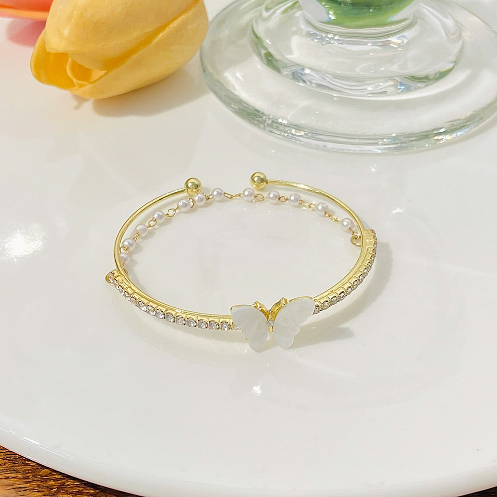 Leichtes Luxus-Armband aus zweilagigem Perlmutt mit Schmetterlingsmotiv für Damen, Ins Niche Offenes Perlenarmband mit individueller Note_voghion.com