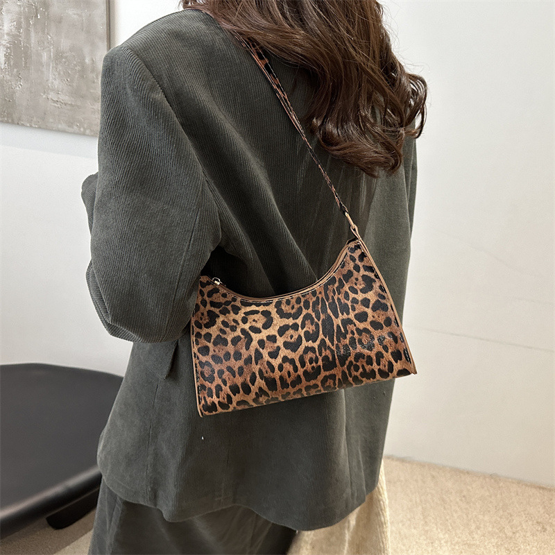 2024 nuevo bolso de moda coreano de moda bolso de mujer de moda estampado de leopardo bolso de hombro de brazo bolso de palo