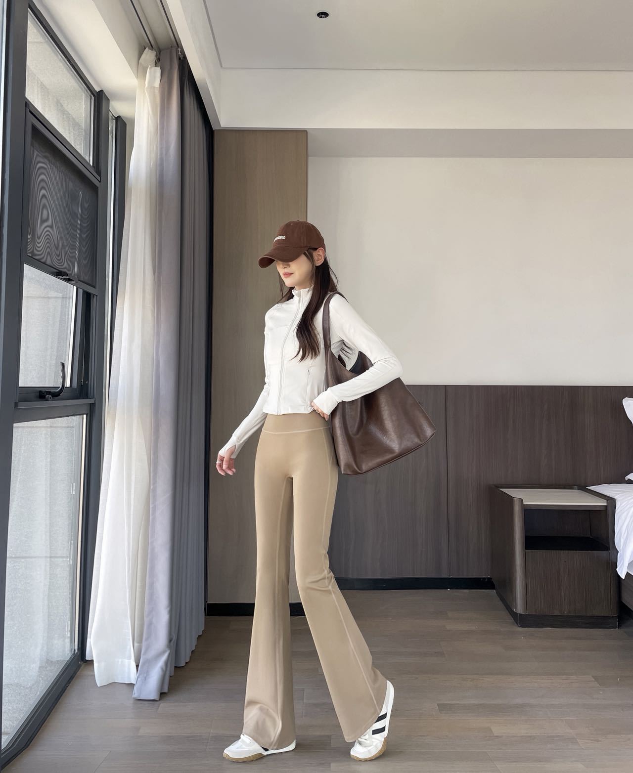 나무 복숭아 색