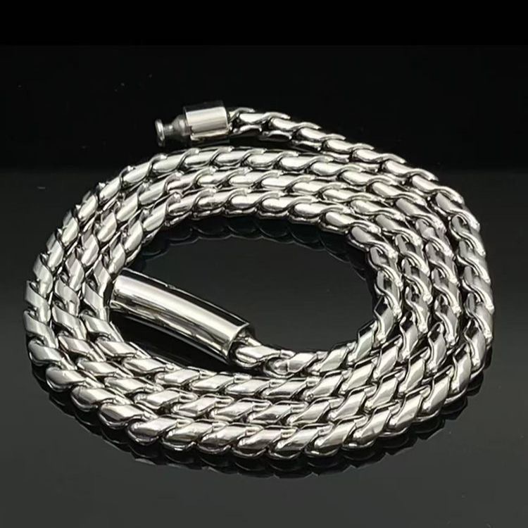 Personalised Dragon Bone Chain Necklace For Men In Stainless Steel_voghion.com