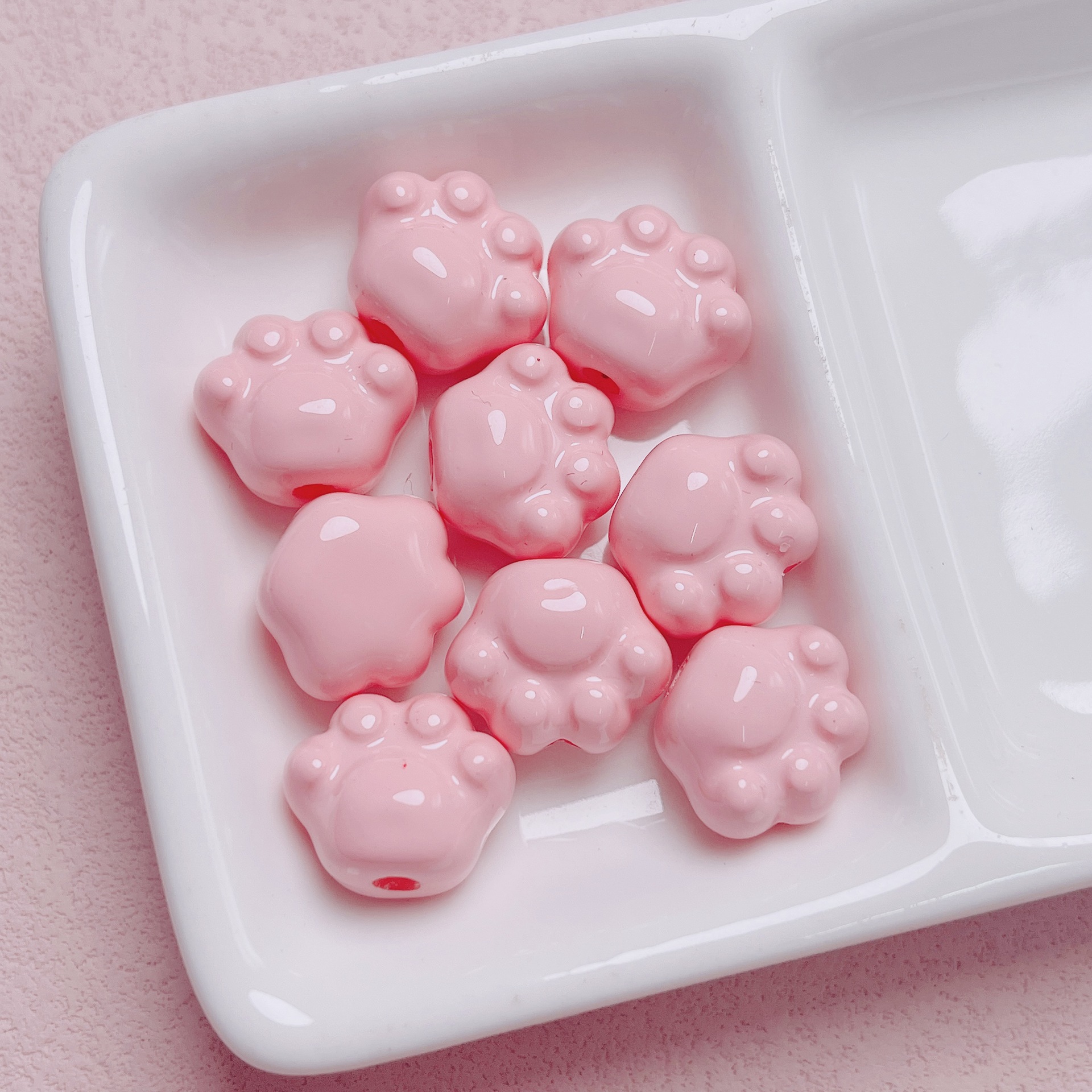 Acrílico lindo pintura garra de gato a través del agujero cuentas sueltas bricolaje hecho a mano cadena de teléfono móvil material de llavero accesorios de joyería