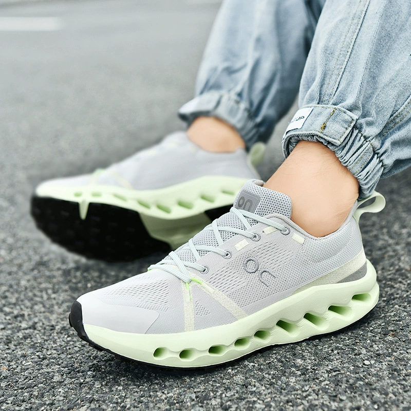 2025 Летняя спортивная обувь с толстой подошвной тенденцией легкая дышащая летающая обувь для бега мужской молодежный студент спортивная обувь
