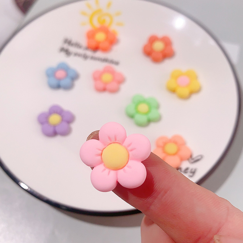 Accesorios de resina de cinco pétalos de color directo transfronterizo DIY pegamento de crema caja de teléfono móvil adornamiento de pelo agujero material de hebilla de zapatos