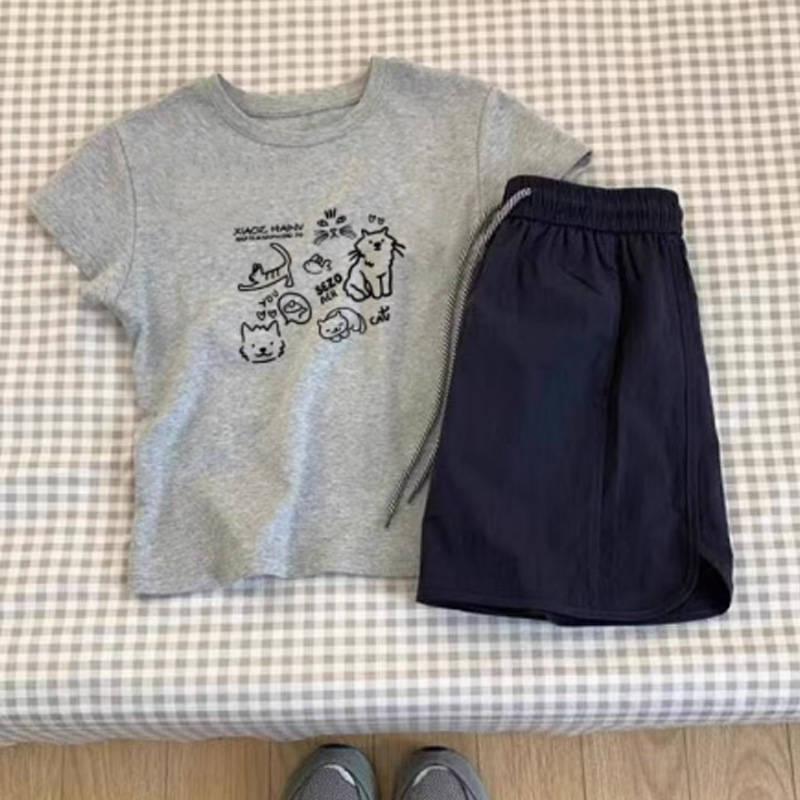 グレーの純綿半袖tシャツアメリカのプリントの正肩の丸首はスリムに見えます。|undefined