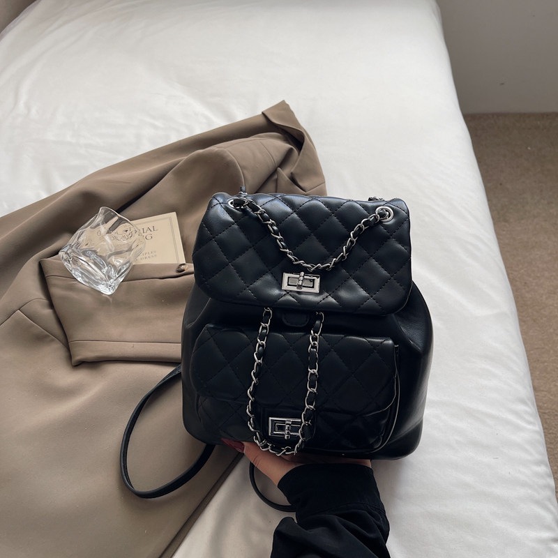 Chaîne de diamond bolsas de viaje femeninas de estilo de fragancia versátil 2026 mochila de moda de hombro nueva mochila de gran capacidad pequeña