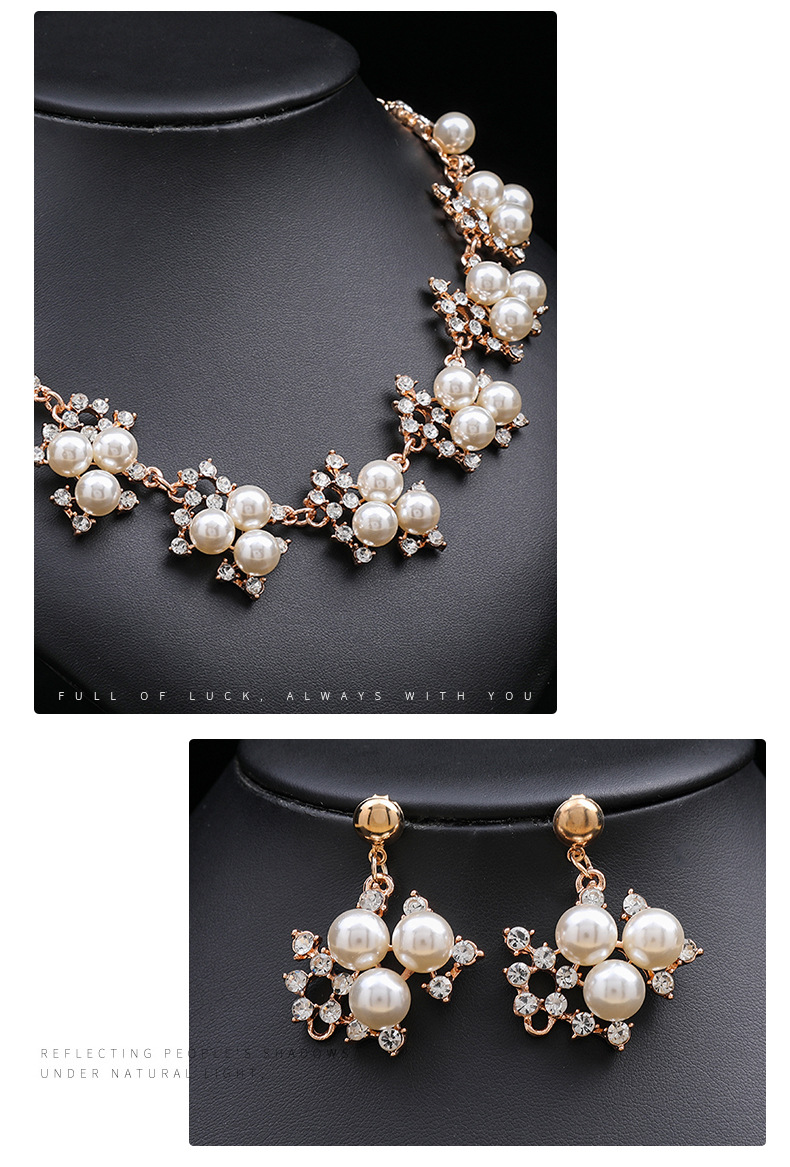 Set di orecchini con collana di perle alla moda, eleganti e suggestivi, accessori per abiti da sposa in lega elettroplaccata da donna_voghion.com