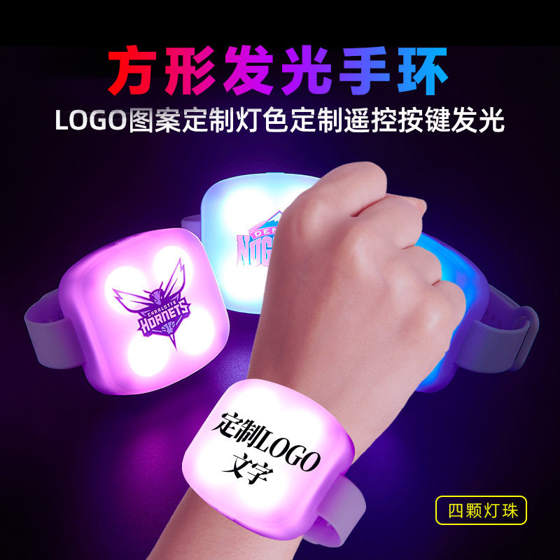 Pulsera luminosa cuadrada de 4 luces, suministros de celebración de la reunión anual de la empresa, pulsera de apoyo de control de campo, pulsera fluorescente ajustable