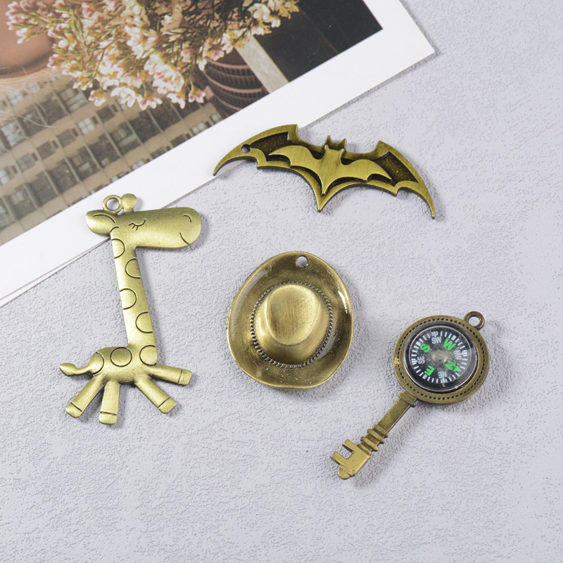 Retro Series Alloy Key Pendant DIY Jewelry Accessories Antique Bronze Creative Pendant Cartoon Accessories