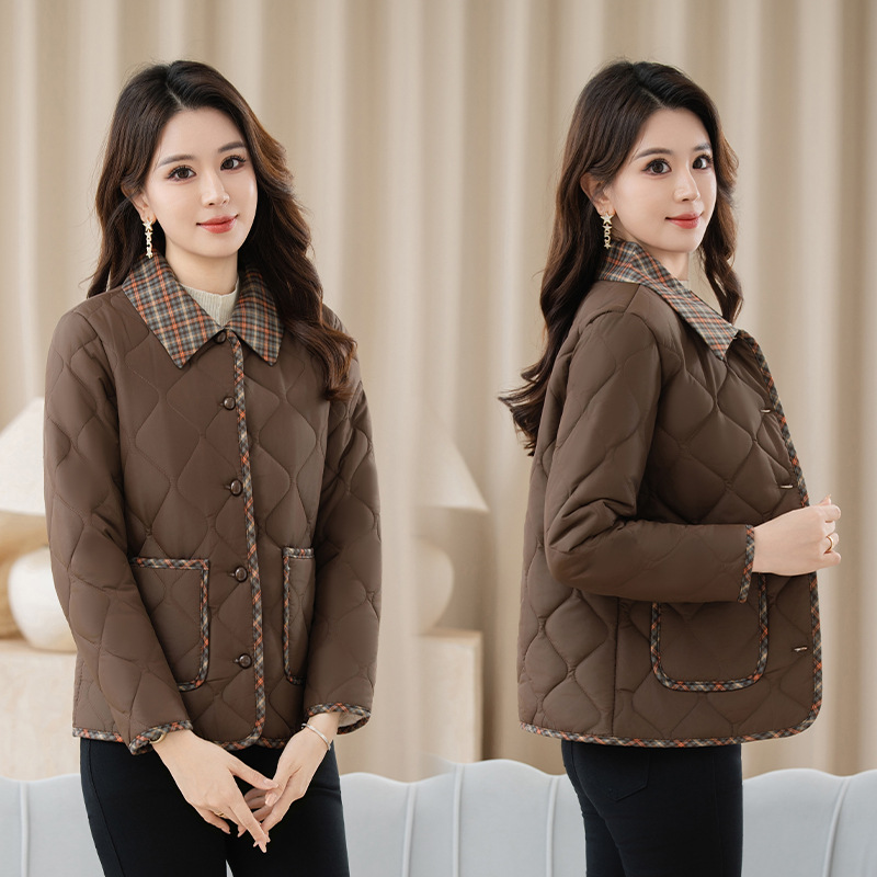 ropa de algodón ligera y delgada para mujeres 2025 invierno nueva chaqueta de algodón con solapa para madres suelta y corta chaqueta de algodón caliente image 3