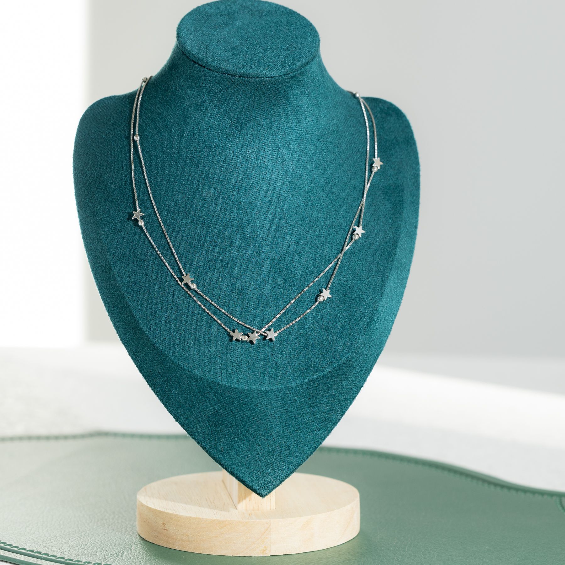 New style accessories, light luxury, niche design, star necklace, daily fashion, women's collarbone chain, neck chain_voghion.com