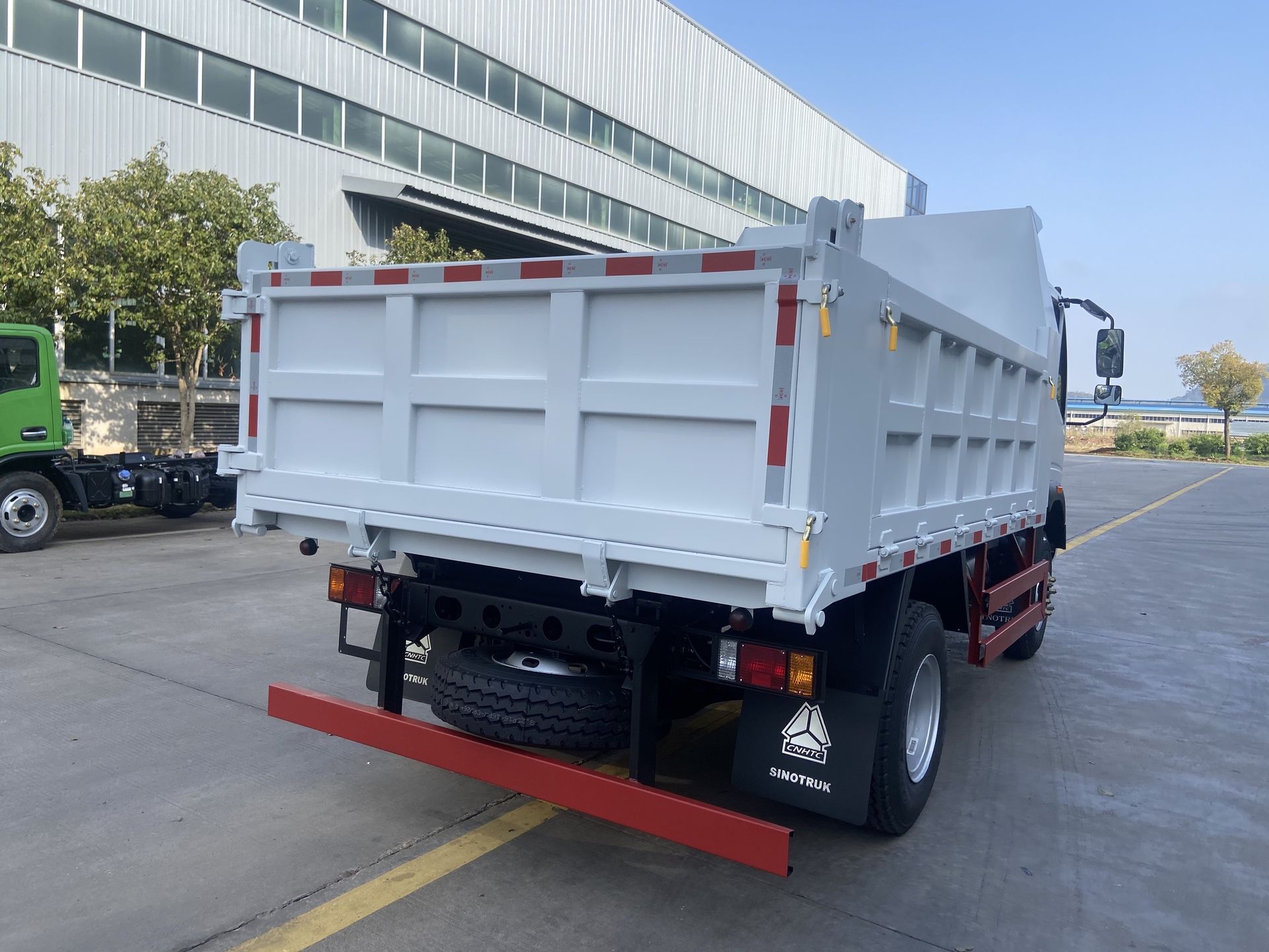 Howo dump truck, small tipper truck, 4x2 soil dump truck, 5-ton 10-ton soil transport vehicle