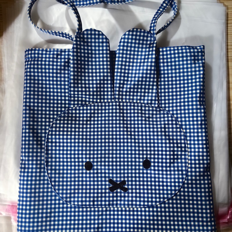 파란색과 흰색 격자 무늬 재고 있음