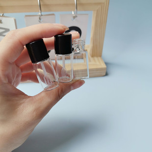 4ml�۵�Һ�������bƿ���w�zľ��U�w���ͷ��b��覾��AС��ƿ��