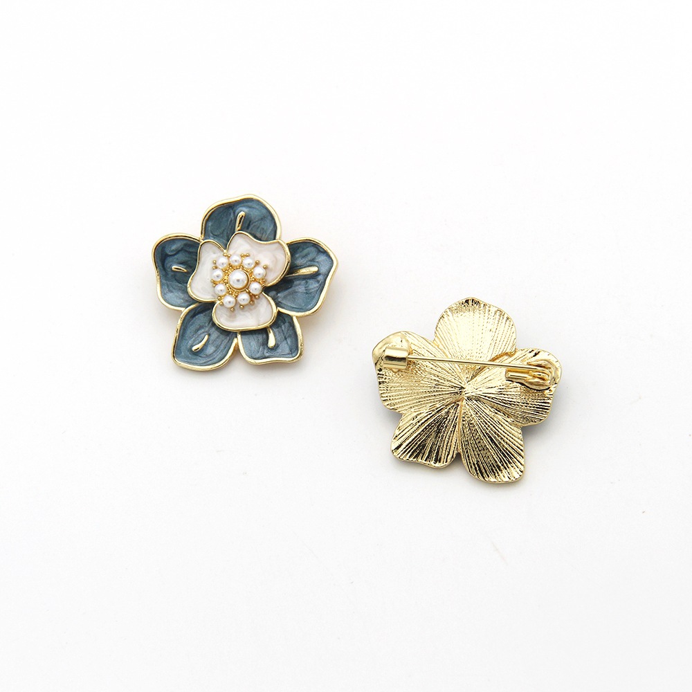 Camellia Flower Brooch With Enamel Finish For Women Elegant Style_voghion.com