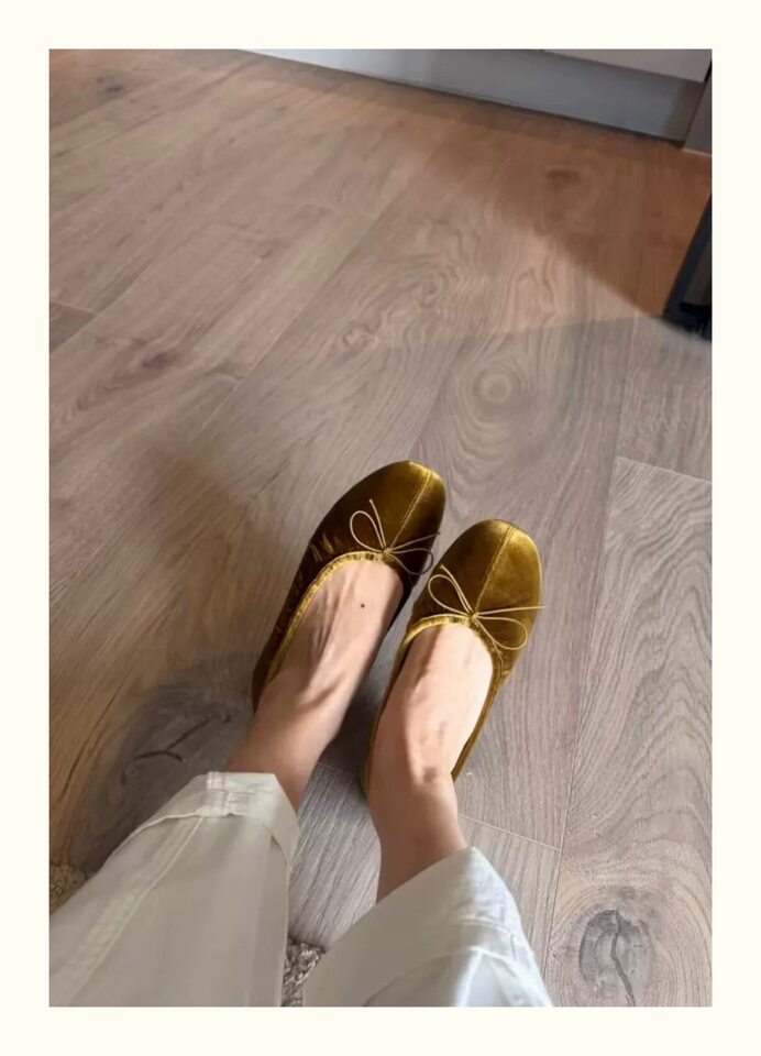 Giày búp bê Mary Jane đế bệt mũi tròn thắt nơ, chất liệu nhung, gót thấp dưới 3 cm — Màu sô-cô-la, Vàng cổ điển chi tiết 2