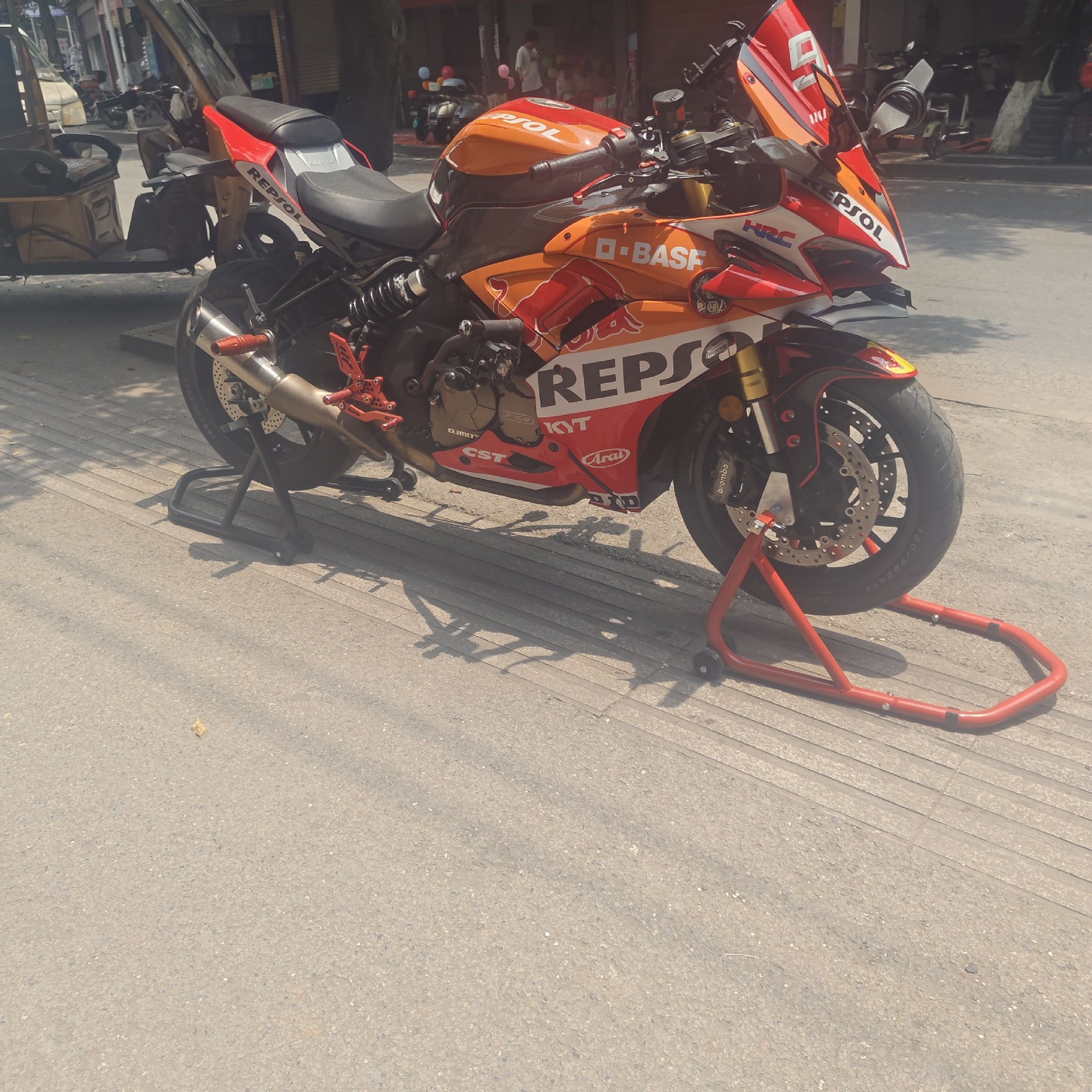 Suitable for motorcycle thickened one-piece and two-piece repair lift stands, rear wheel parking stands, and reinforced single swing arms