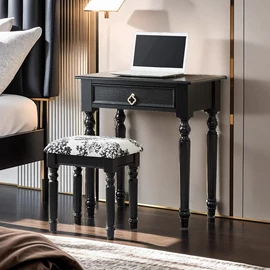 实木床;餐桌;餐椅