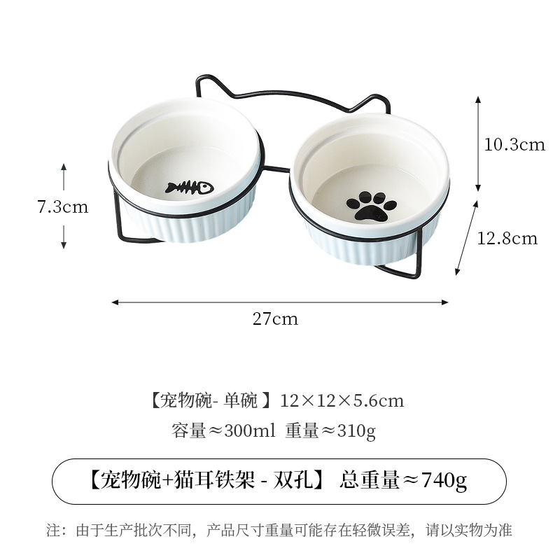 작은 줄무늬 고양이 그릇 푸른 고양이 발톱 물고기 뼈 검은 철 프레임
