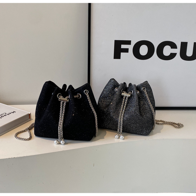 2024 Borsa a tracolla piccola con catena a secchiello versatile e alla moda con alta qualità e nuova borsa a tracolla unica e popolare_voghion.com