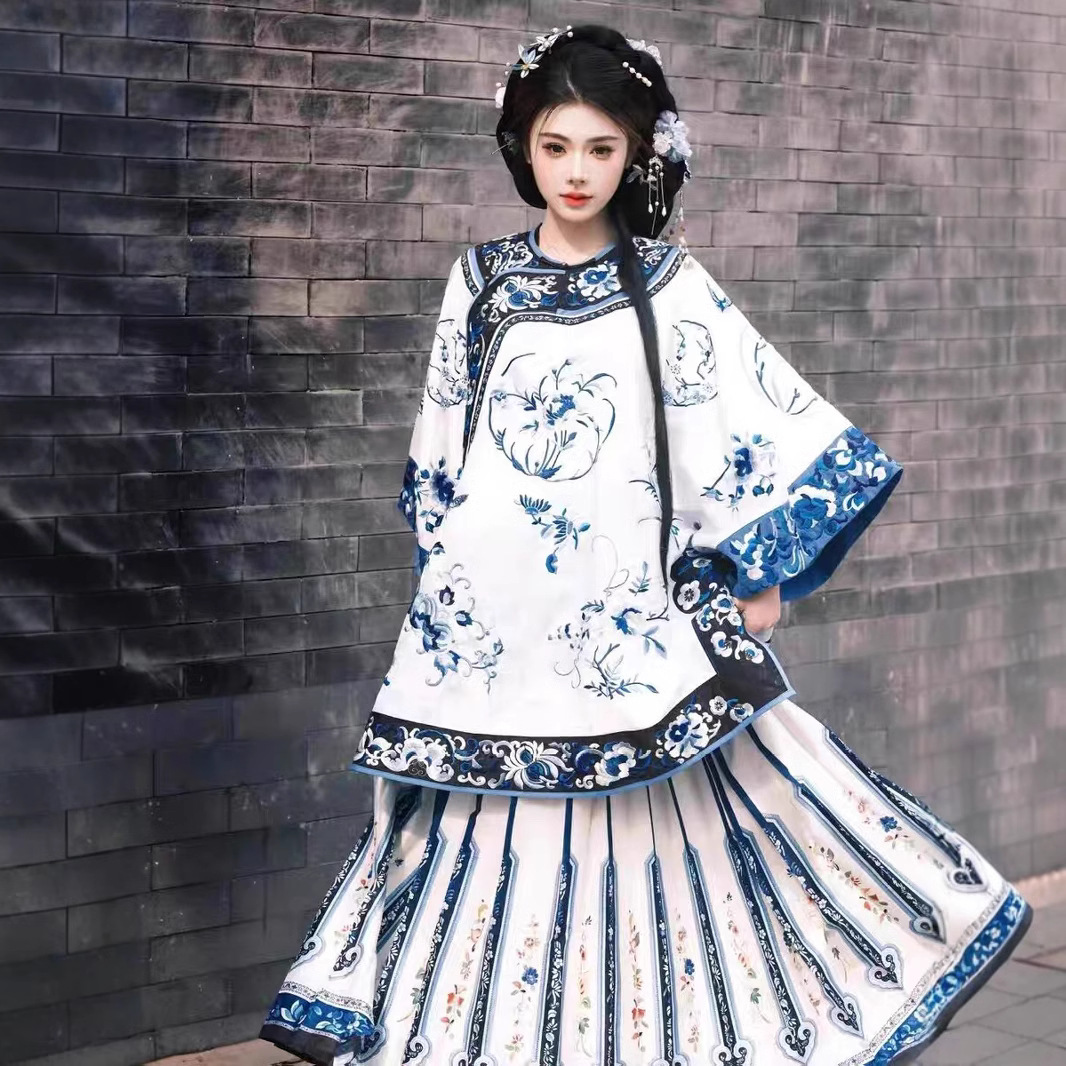 清汉女清朝服装圆领斜襟青花瓷蓝色汉服马面裙套装格格晋商少奶奶