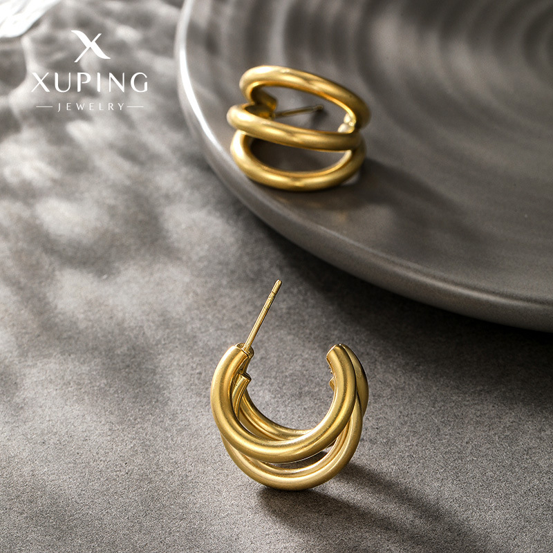 Pendientes de aro geométricos irregulares chapados en oro de 14k de Xuping, pendientes minimalistas de alta gama al por mayor para mujer.