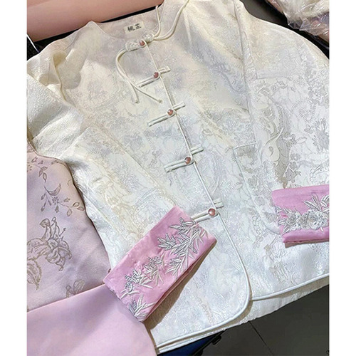 This year's popular beautiful tops are unique, unique and beautiful. New Chinese style Chinese style Tang suit white button coat for women in spring