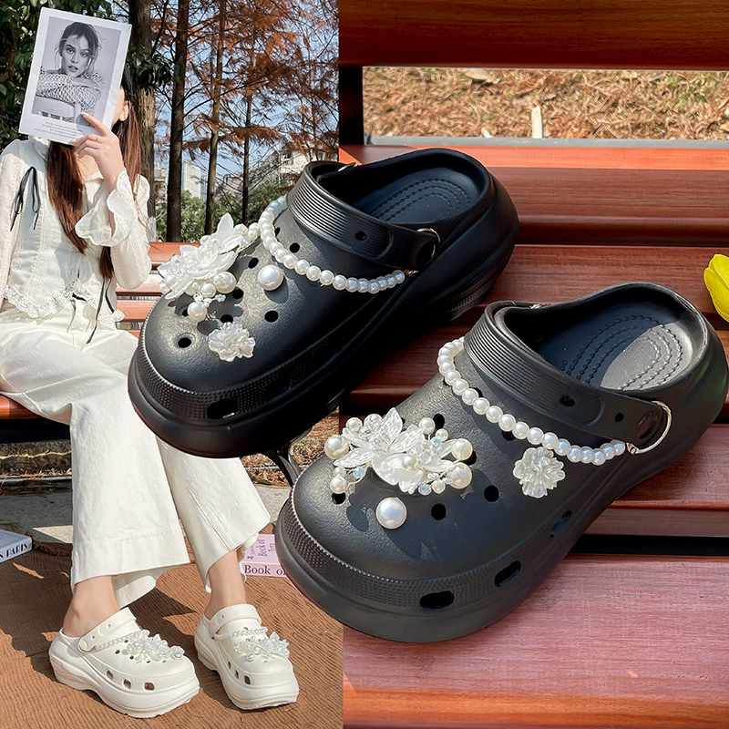 Продвинутые жемчужные цветочные туфли с пещерными отверстиями 2025 летом новые легкие экстравагантные толстые подошвы