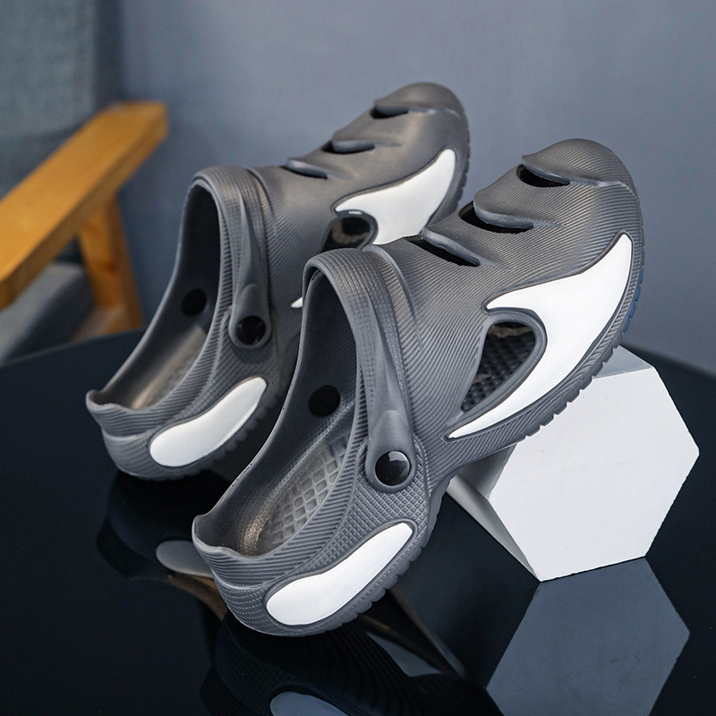 Zapatillas para hombres de verano Baotou Hole Sandallas para hombres pisar la sensación de deslizamiento fuera de la playa de ocio dos zapatillas frías