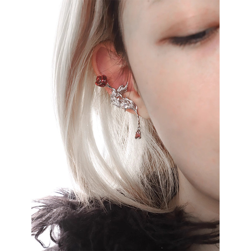 Beauty Critic オリジナルデザイン ノンホールピアス ニッチローズフェザー イヤーカフ ハイエンドレッドイヤーフック|undefined