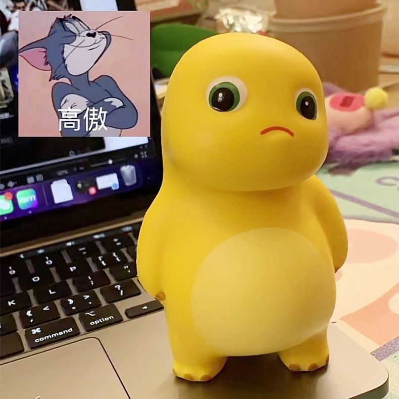 Pequeño dragón de leche no está satisfecho con el gas pellizco pellizco Le rebote lento juguete desprimir artefacto mágico ventilación red rojo rojo rojo adorable y divertido