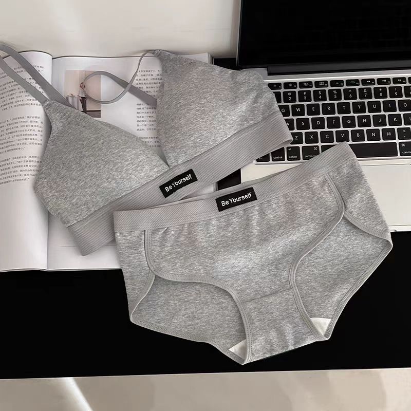 짙은 회색 정장