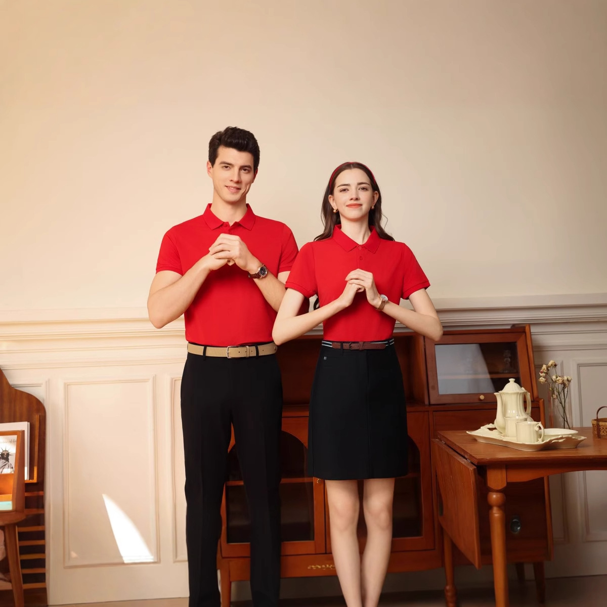 Verano nuevo estilo ligero de lujo fragancia fresco poliéster amoníaco color sólido solapa transmisión en vivo estilo caliente camisa POLO de manga corta entrega de una pieza