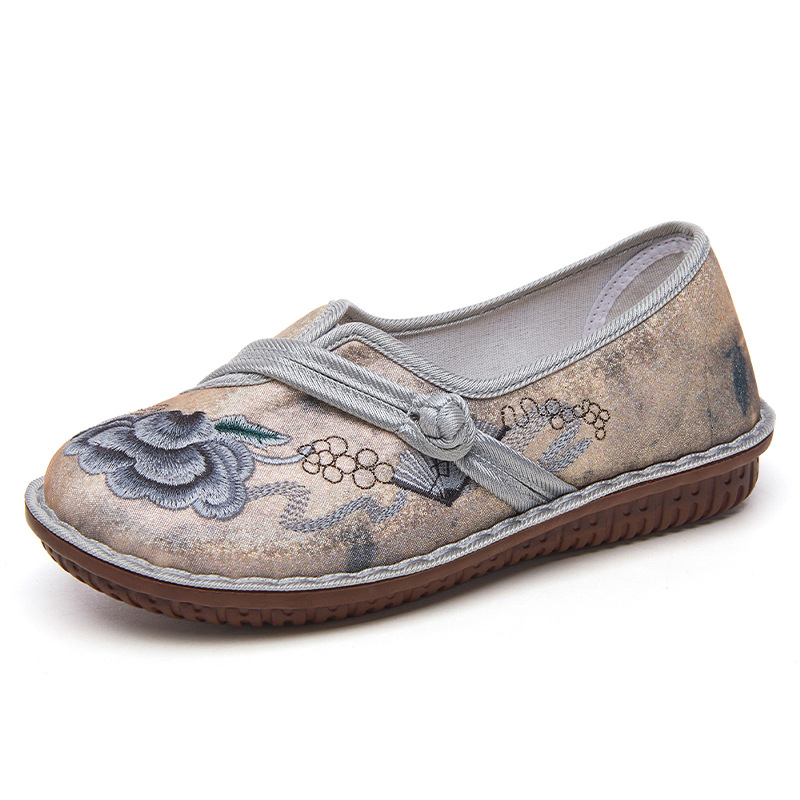 Nuevos viejos zapatos de tela de Beijing mujeres retro estilo nacional zapatos bordados cómodos zapatos de mujer suaves zapatos de moda estilo nacional zapatos de madre