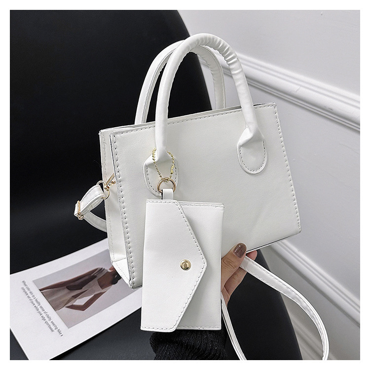 Women's All Seasons Pu Leather Solid Color Elegant Streetwear Square Zipper Square Bag display picture 2