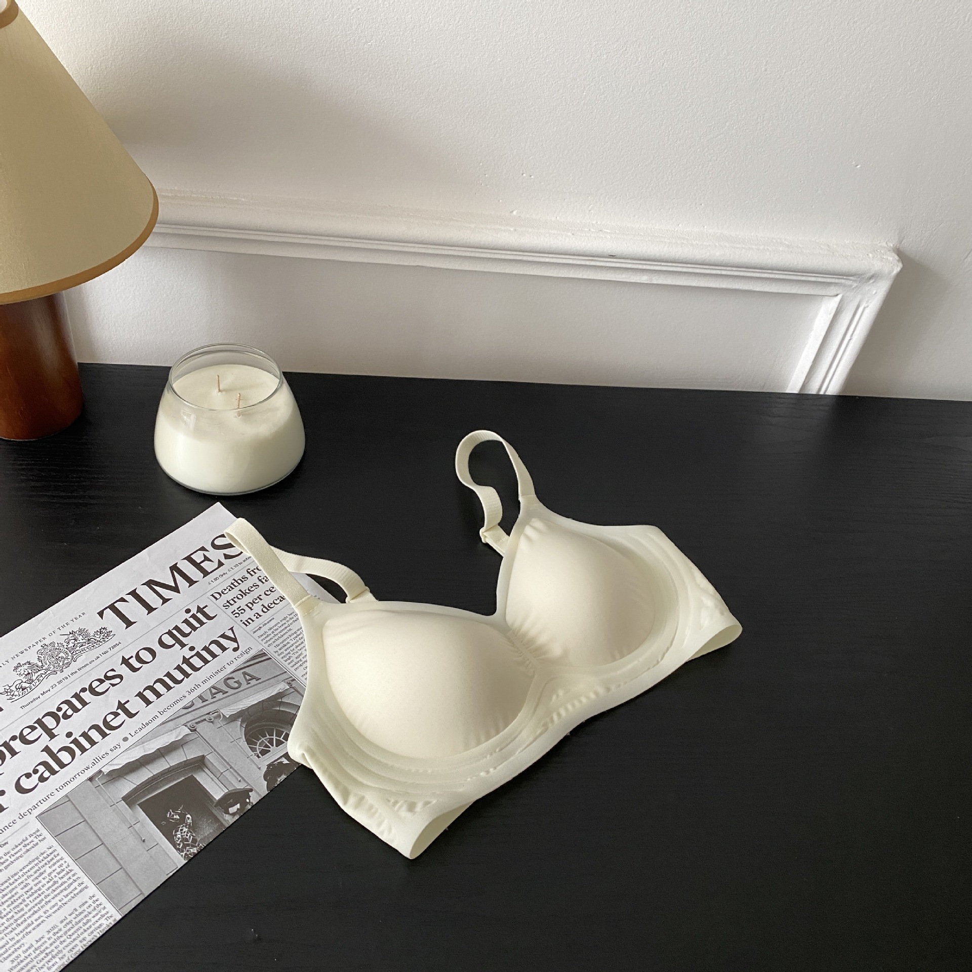 2024 nueva primavera y el verano simple chica fresca sujetador brillante sin costuras cómodo inalámbrico pequeño pecho empuja hacia arriba la ropa interior para las mujeres