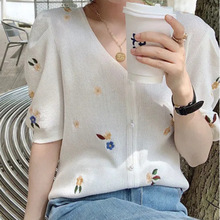 夏季2025年新款法式温柔风刺绣花朵V领冰丝针织衫女短袖宽松T恤女