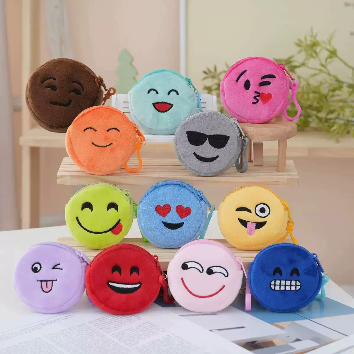 2025卡通刺绣小包儿童零钱包毛绒包圆形零钱包混款混色表情零钱包