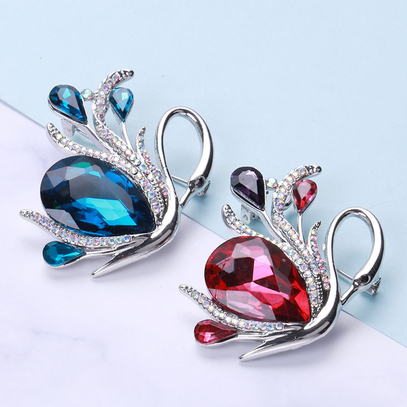 Retro brooch lapel pin