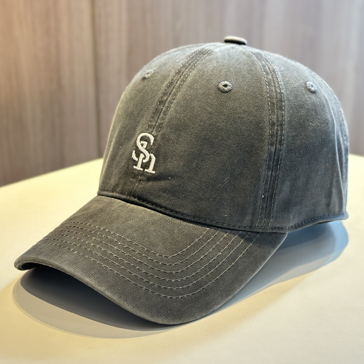 Nuevo estilo americano primavera y otoño estilo casual letras de moda gorra de lengua de pato para mujeres coreanas gorra de béisbol suave para hombres con bordes anchos mostrando cara pequeña