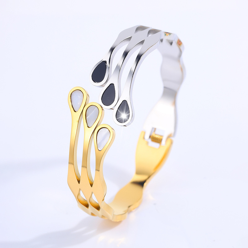 Europa y los Estados Unidos de moda hipster 18k oro blanco y negro pulsera de conchas de mujer versión coreana simple amiga pulsera de acero de titanio venta directa