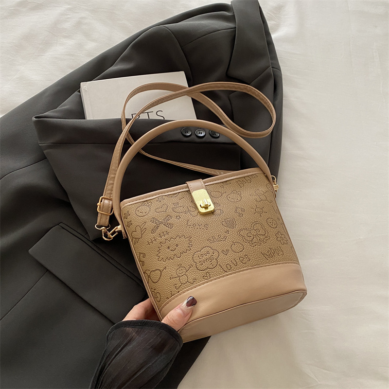 Otoño e invierno nuevo bolso de mujer 2024 moda caricatura bolso de cubo de mano versátil estilo extranjero mochila de viaje